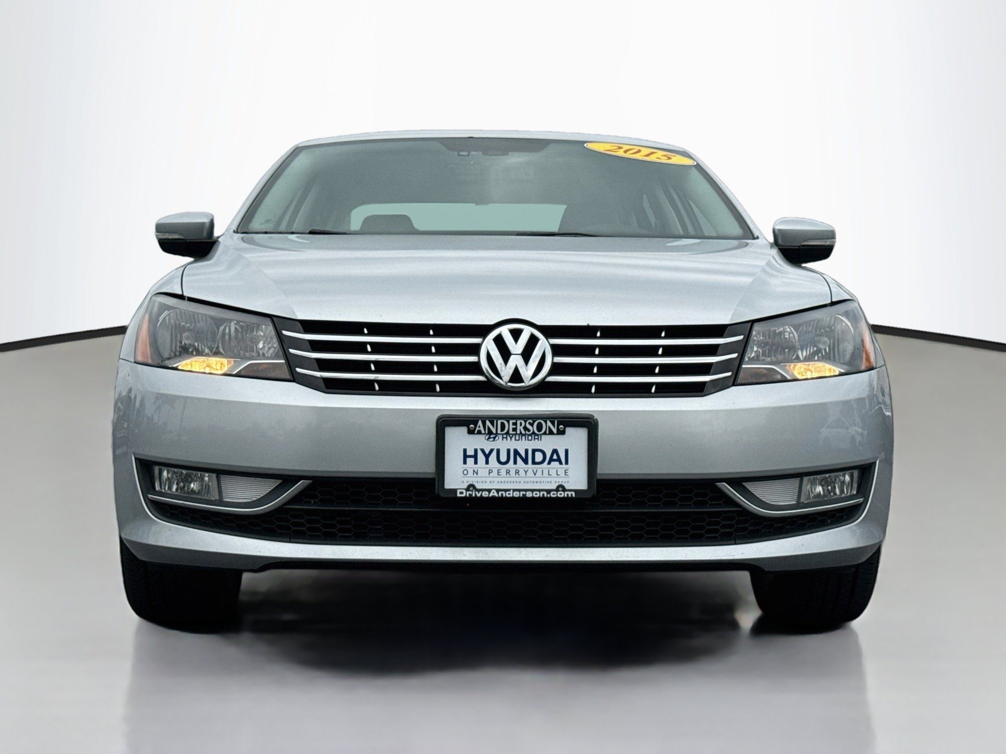 Used 2015 Volkswagen Passat TDI SEL Premium FWD image 2