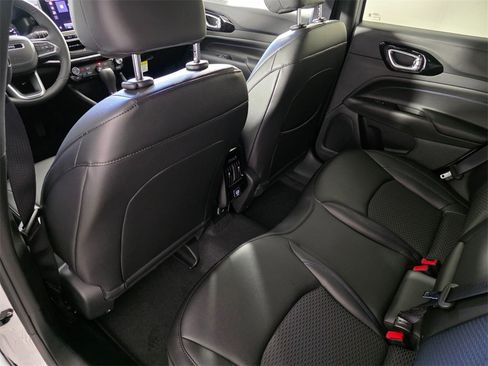 New 2026 Jeep Compass Latitude image 13