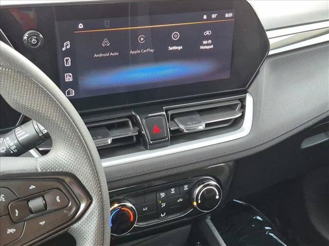 Used 2025 Chevrolet TrailBlazer LT AWD/4WD image 14