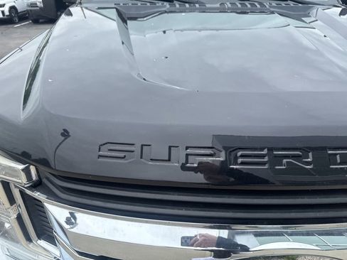 Used 2019 Ford F250 XLT w/ XLT Premium Package AWD/4WD image 11