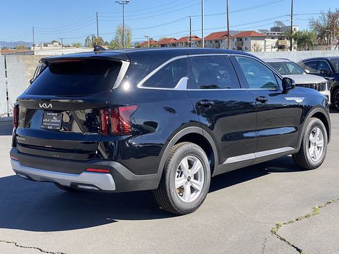 New 2026 Kia Sorento LX FWD image 3