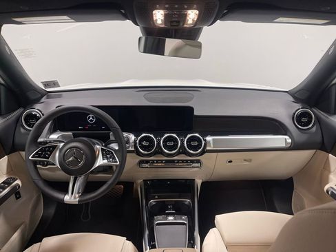 Used 2026 Mercedes-Benz GLB 250 4MATIC image 30