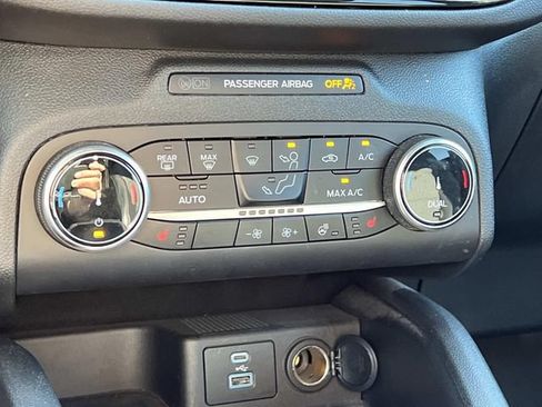 Certified 2023 Ford Escape ST-Line AWD/4WD image 23