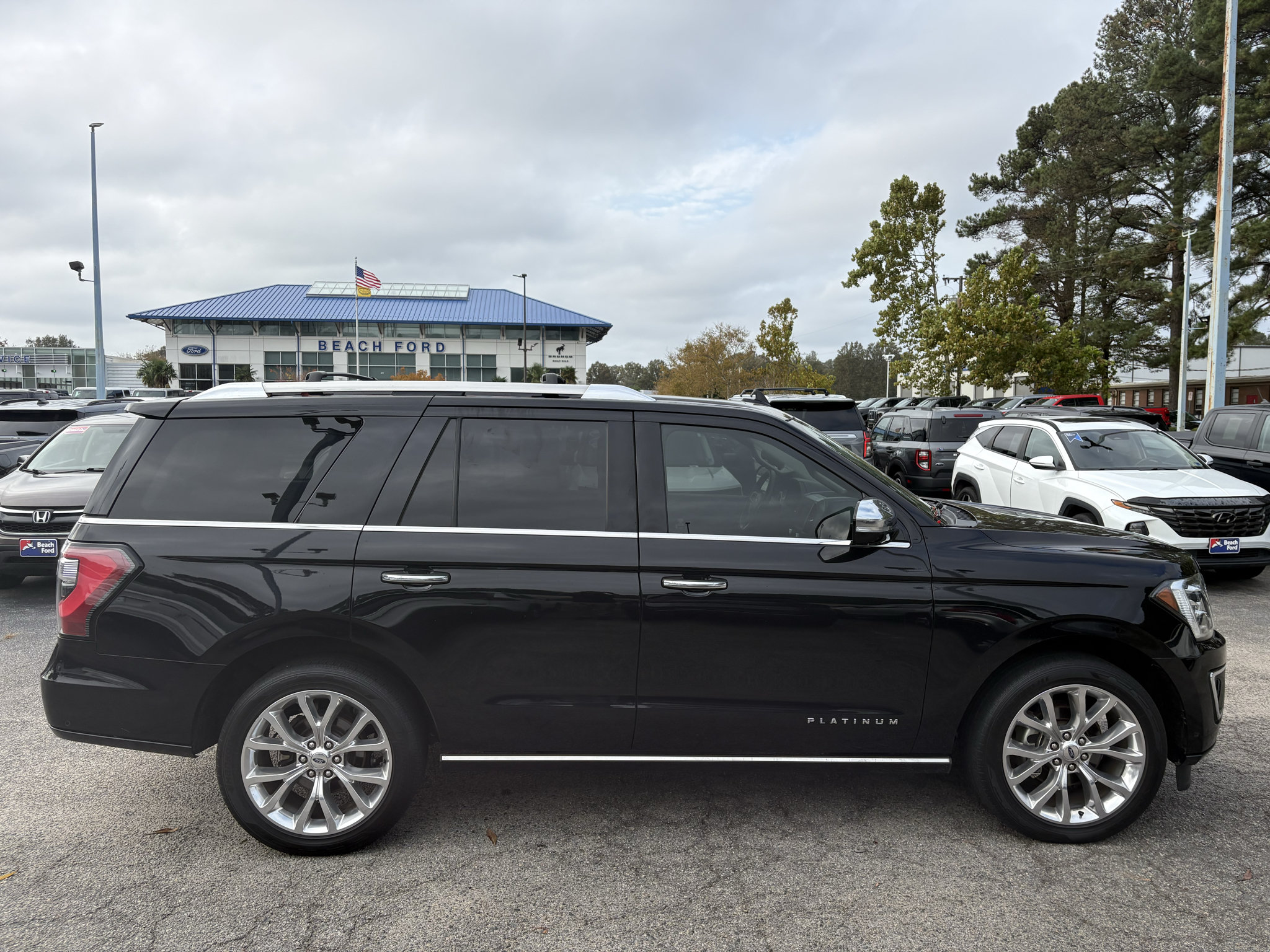 Used 2019 Ford Expedition Platinum AWD/4WD image 4