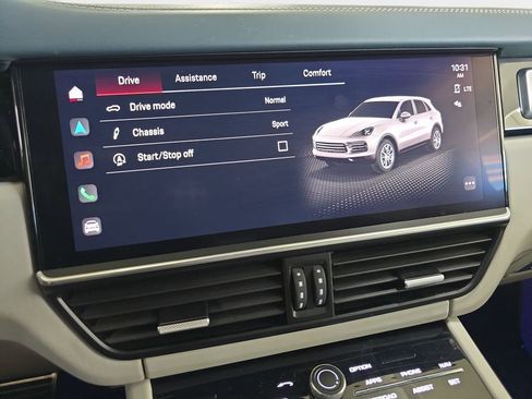 Used 2023 Porsche Cayenne S image 23