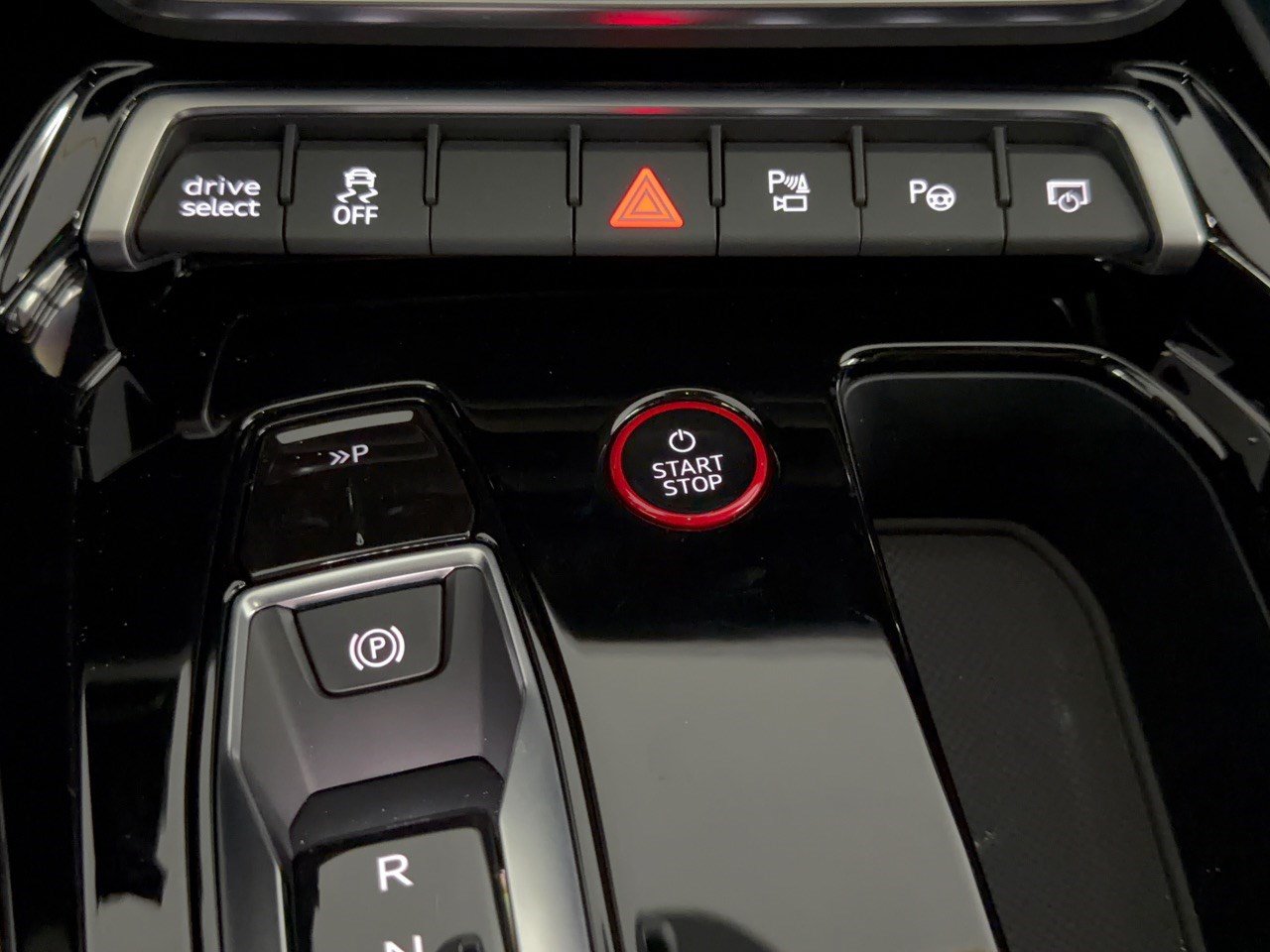 Used 2024 Audi RS e-tron GT w/ Carbon Performance Package AWD/4WD image 20