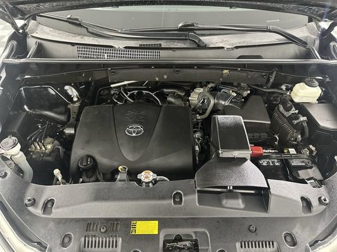 Used 2019 Toyota Highlander Plus AWD/4WD image 30