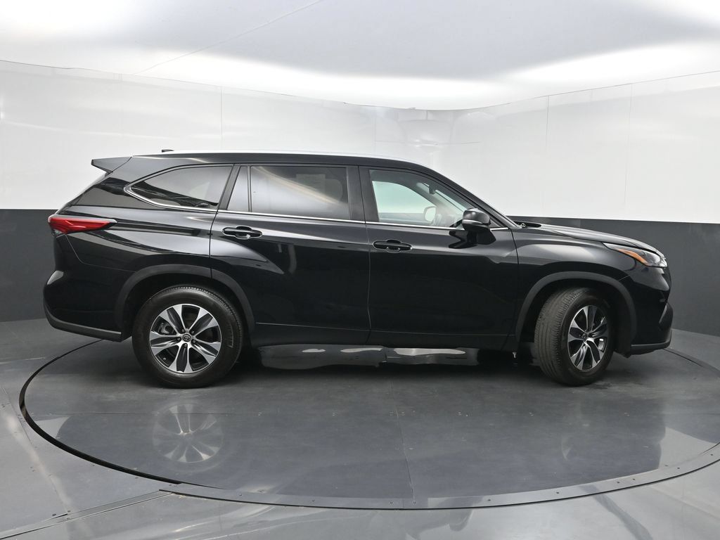 Used 2023 Toyota Highlander XLE FWD image 46