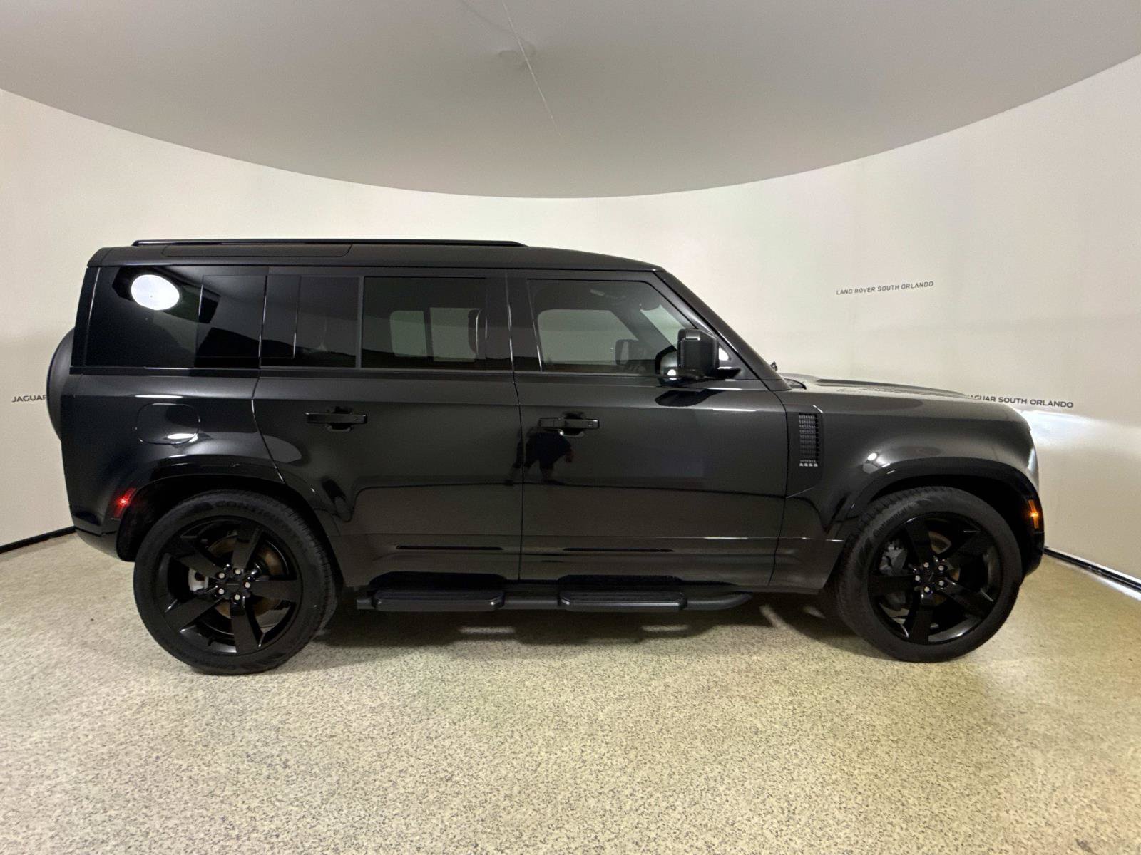 Used 2026 Land Rover Defender 110 X-Dynamic SE AWD/4WD image 8