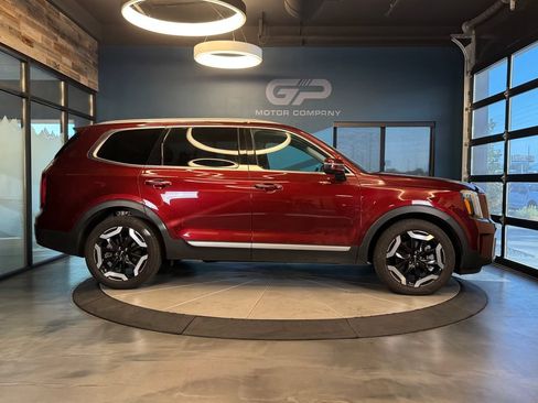 Used 2023 Kia Telluride S AWD/4WD image 2