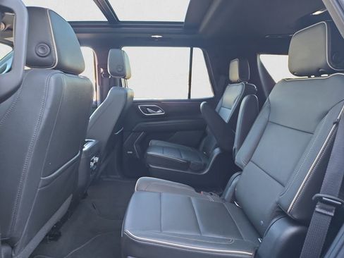 Used 2021 GMC Yukon SLT w/ SLT Premium Package image 16