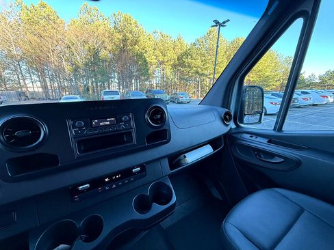 Used 2019 Mercedes-Benz Sprinter 1500 image 24