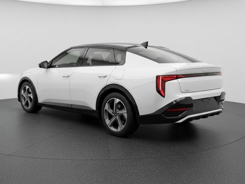 Used 2025 Kia K4 LXS FWD image 6