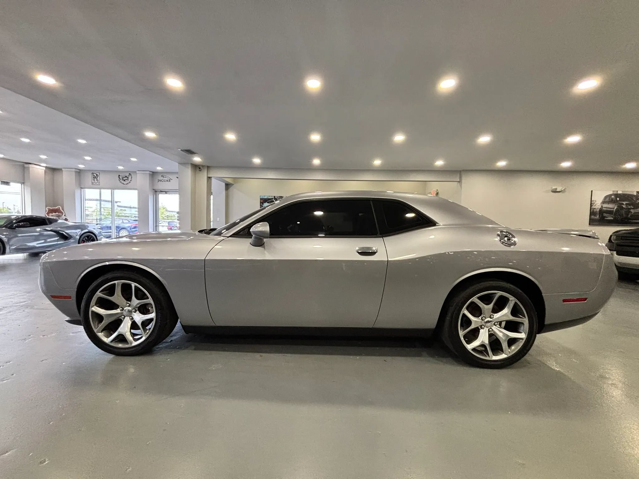 Used 2015 Dodge Challenger SXT Plus RWD image 4
