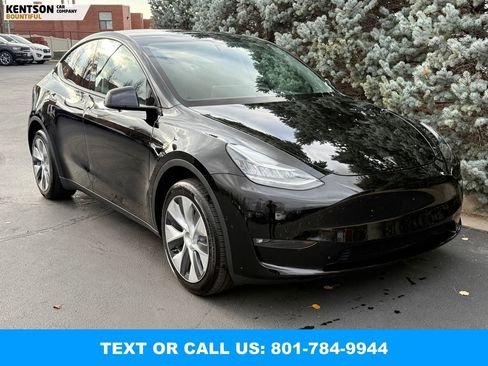 Used 2022 Tesla Model Y Long Range image 12