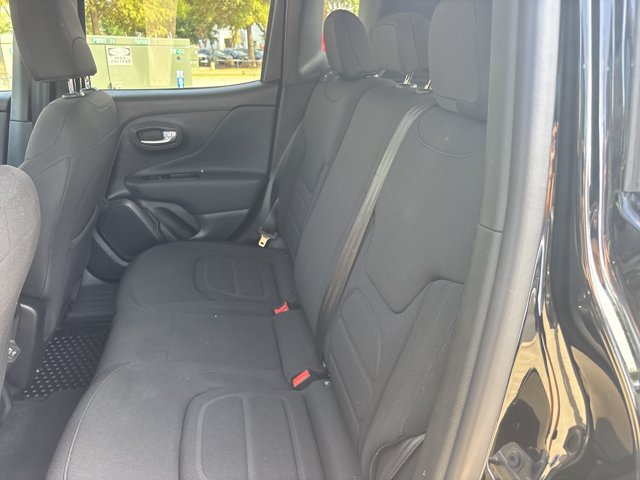 Used 2022 Jeep Renegade Latitude AWD/4WD image 17