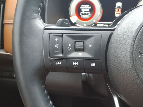 Used 2023 Nissan Pathfinder Platinum AWD/4WD image 16