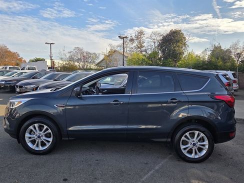 Used 2019 Ford Escape SE image 3