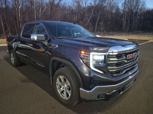Used 2024 GMC Sierra 1500 SLT image 2