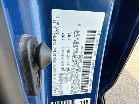 Used 2017 Toyota Tacoma TRD Off-Road image 9