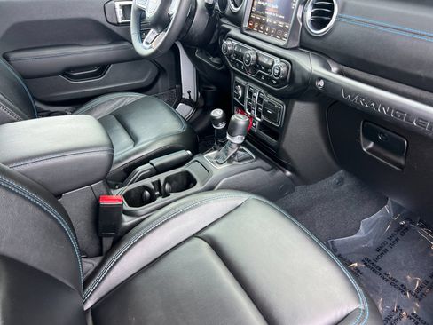 Used 2023 Jeep Wrangler Unlimited Rubicon 4xe w/ Cold Weather Group AWD/4WD image 18