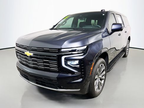 Used 2025 Chevrolet Suburban High Country image 10