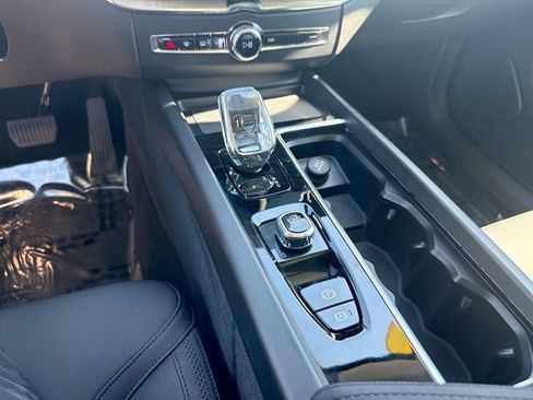 Certified 2026 Volvo XC60 B5 Plus AWD/4WD image 25