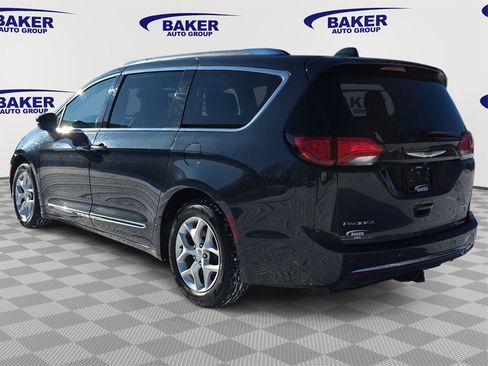 Used 2020 Chrysler Pacifica Limited image 2