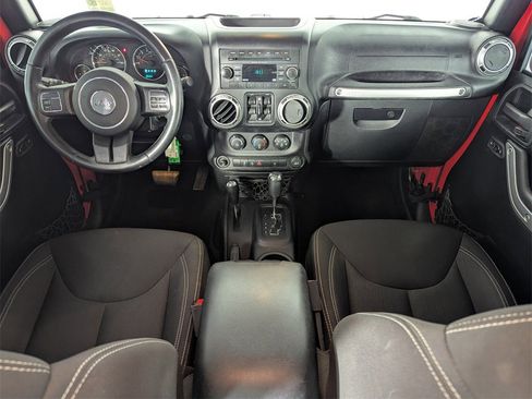 Used 2016 Jeep Wrangler Unlimited Sahara image 15