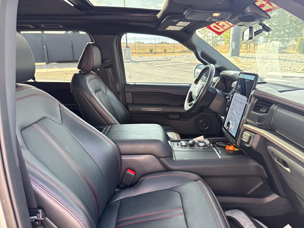 Used 2024 Ford Expedition Limited AWD/4WD image 31