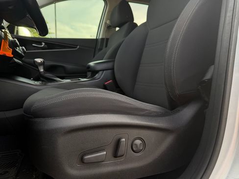 Used 2019 Kia Sorento FWD V6 w/ Option Group 020 image 12
