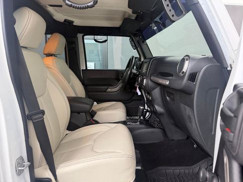Used 2016 Jeep Wrangler Unlimited Sport w/ Connectivity Group AWD/4WD image 11