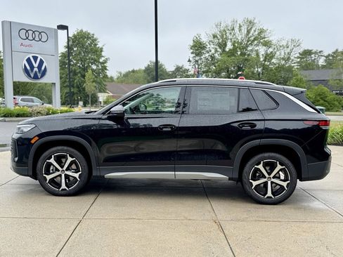 New 2025 Volkswagen Tiguan SE image 14