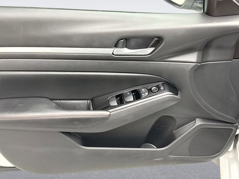 Used 2024 Nissan Altima 2.5 SR image 9