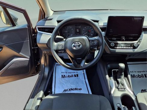 Used 2025 Toyota Corolla LE FWD image 9