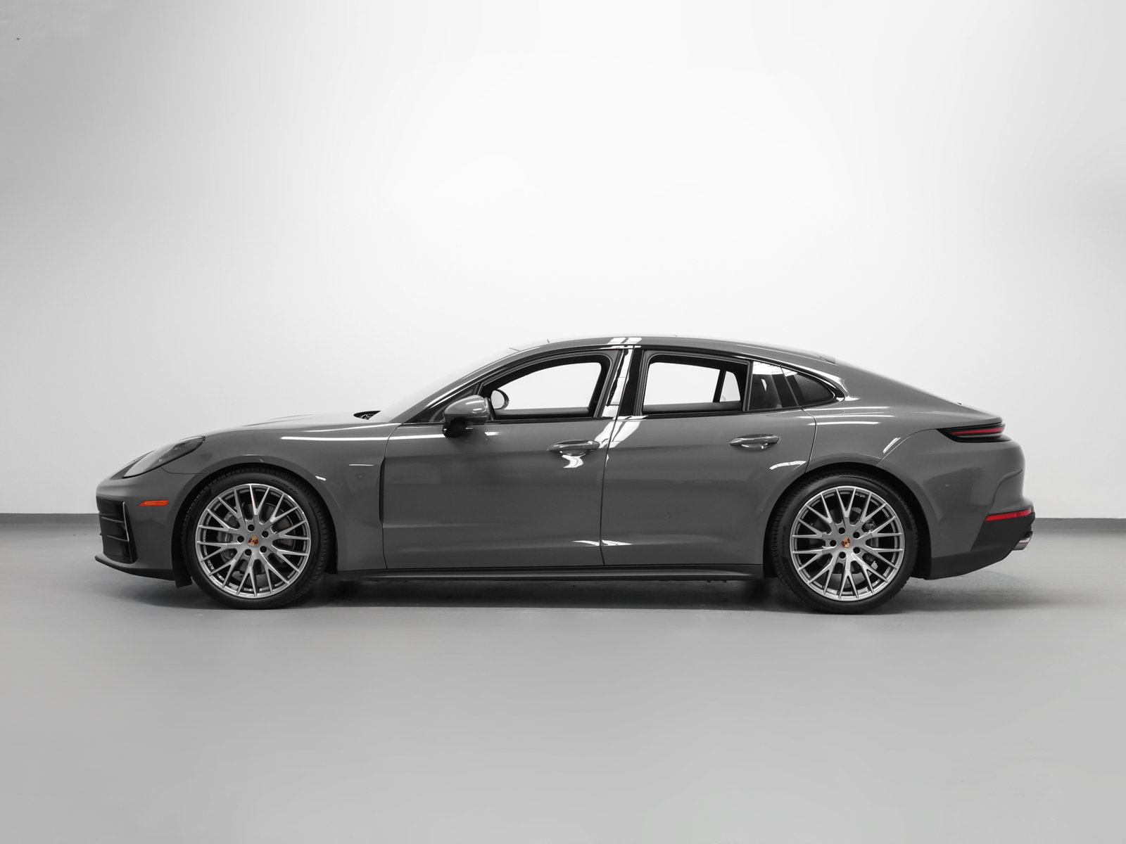 Certified 2025 Porsche Panamera 4 AWD/4WD image 2