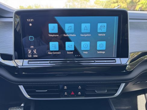 New 2026 Volkswagen Atlas Cross Sport SE image 22