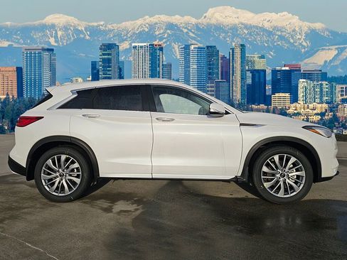 New 2025 INFINITI QX50 Luxe image 8
