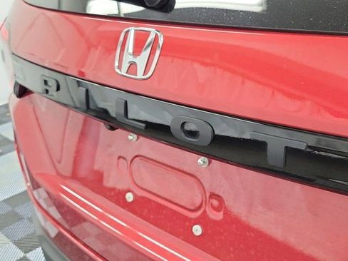 Certified 2025 Honda Pilot Touring image 7