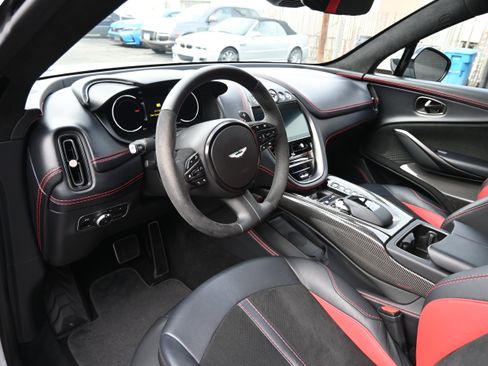 Used 2022 Aston Martin DBX AWD/4WD image 43