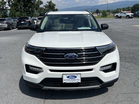 Used 2023 Ford Explorer XLT w/ Equipment Group 202A AWD/4WD image 4