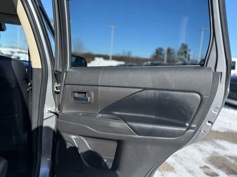 Used 2020 Mitsubishi Outlander SEL image 18