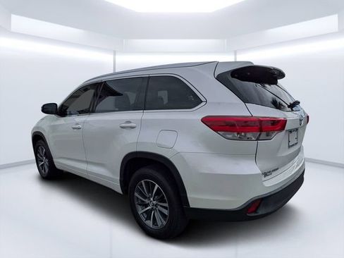 Used 2018 Toyota Highlander XLE FWD image 5
