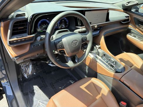 Used 2025 Toyota Crown Signia w/ Advanced Technology Package AWD/4WD image 2
