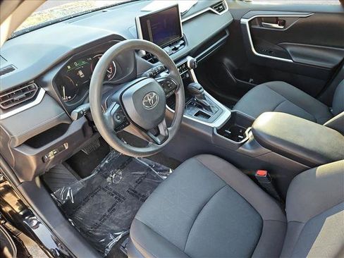 Used 2025 Toyota RAV4 XLE FWD image 12