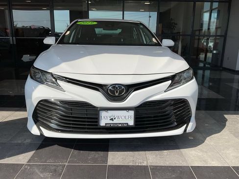 Used 2019 Toyota Camry LE FWD image 2