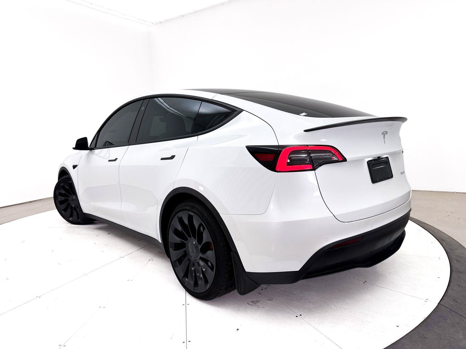 Used 2022 Tesla Model Y Performance AWD/4WD image 2