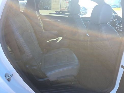 Used 2023 Buick Enclave Essence AWD/4WD image 29
