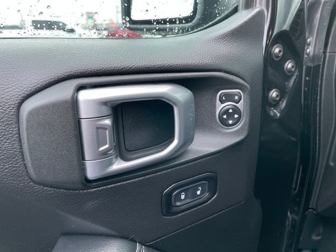 Used 2020 Jeep Wrangler Unlimited Sahara w/ Uconnect 4C Nav & Sound Group image 11