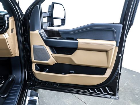 Used 2024 Ford F250 Lariat w/ Chrome Package image 24